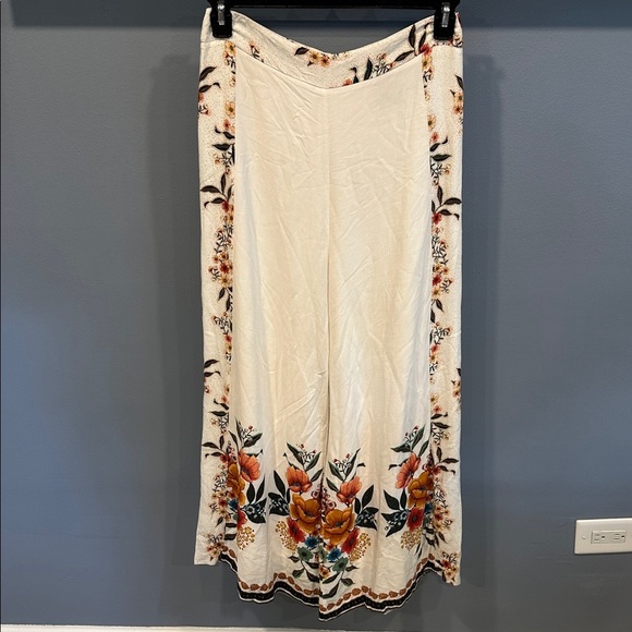Farm Rio Anthropologie Melila White Floral Print Flared Wide Leg Pants Size M - Picture 4 of 6